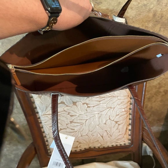 Tory 18 x 11 1/2 x 4 1/2. New with tags - Picture 2 of 4